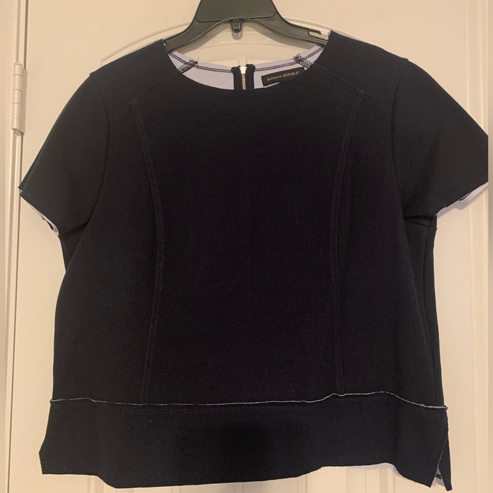 LIKE NEW Banana Republic Navy w/White Stitching Short Sleeve Top l Size: Large